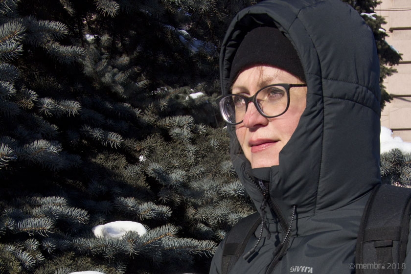 Капюшон выглядит так, словно надет на каску, хотя всю зиму я обходилась обычной флисовой шапочкой. Вероятно, дело в моем росте под 180 см Капюшон выглядит так, словно надет на каску, хотя всю зиму я обходилась обычной флисовой шапочкой. Вероятно, дело в моем росте под 180 см