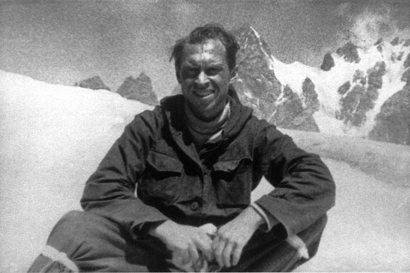 М. М. Бобров во время первовосхождения с В. Коргиным на вершину ЛОР-ВЕР М. М. Бобров во время первовосхождения с В. Коргиным на вершину ЛОР-ВЕР