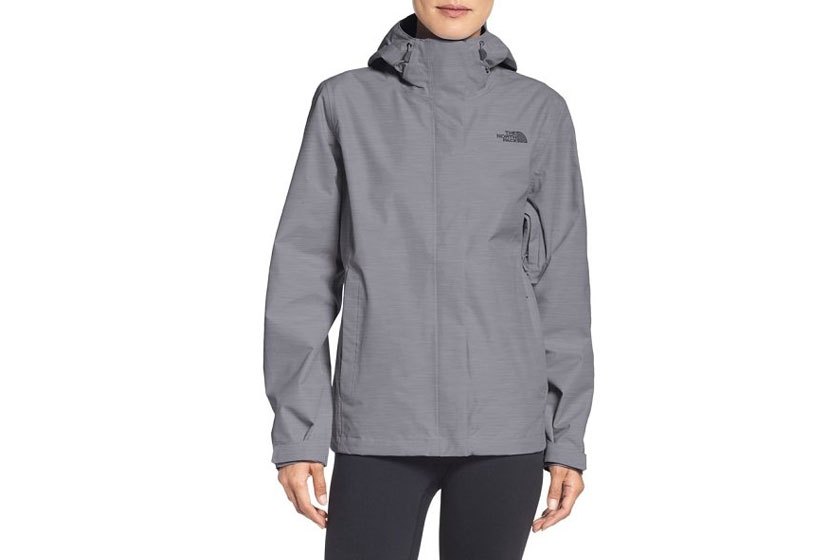 Куртка для outdoor, в которой использован материал с рисунком и фактурой, характерными для городской одежды Куртка для outdoor, в которой использован материал с рисунком и фактурой, характерными для городской одежды