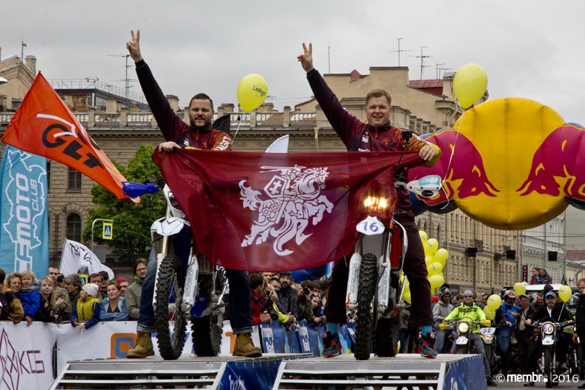 Команда мотоциклистов из Литвы — Паулюс Кайравичюс и Симонас Раманаускас Команда мотоциклистов из Литвы — Паулюс Кайравичюс и Симонас Раманаускас
