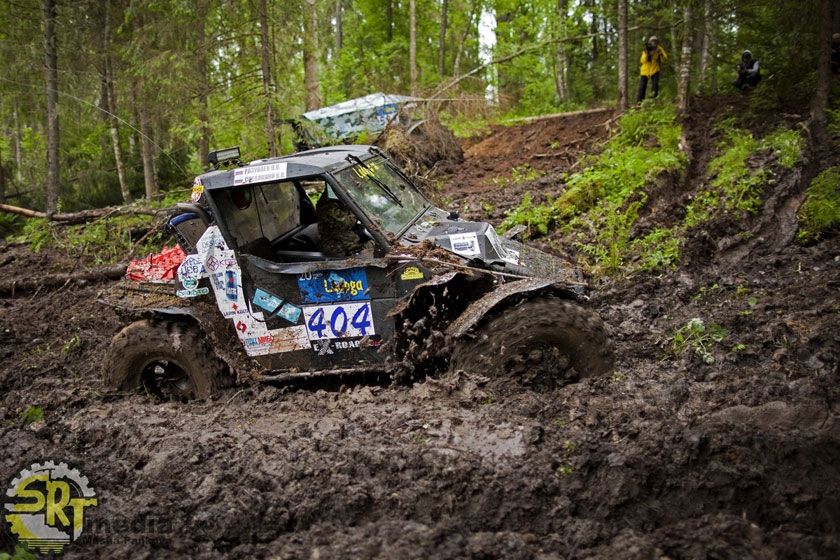 Первые внедорожные трудности «Ладоги 2016» — Олег Разуваев и Виталий Спевацкий из Смоленска на «КотоПесе». Фото © SRT media Первые внедорожные трудности «Ладоги 2016» — Олег Разуваев и Виталий Спевацкий из Смоленска на «КотоПесе». Фото © SRT media