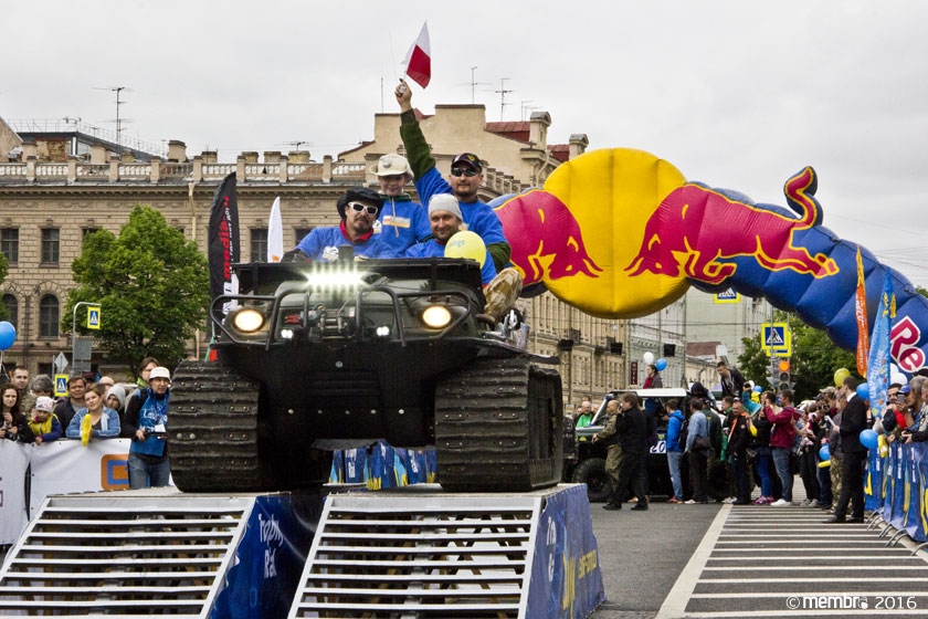 Польский экипаж «597» на гусеничном вездеходе — Войцек Антонюк и Аркадиуш Найдер на ARGO HDI 750, участники заездов в категории ATV-Special Польский экипаж «597» на гусеничном вездеходе — Войцек Антонюк и Аркадиуш Найдер на ARGO HDI 750, участники заездов в категории ATV-Special