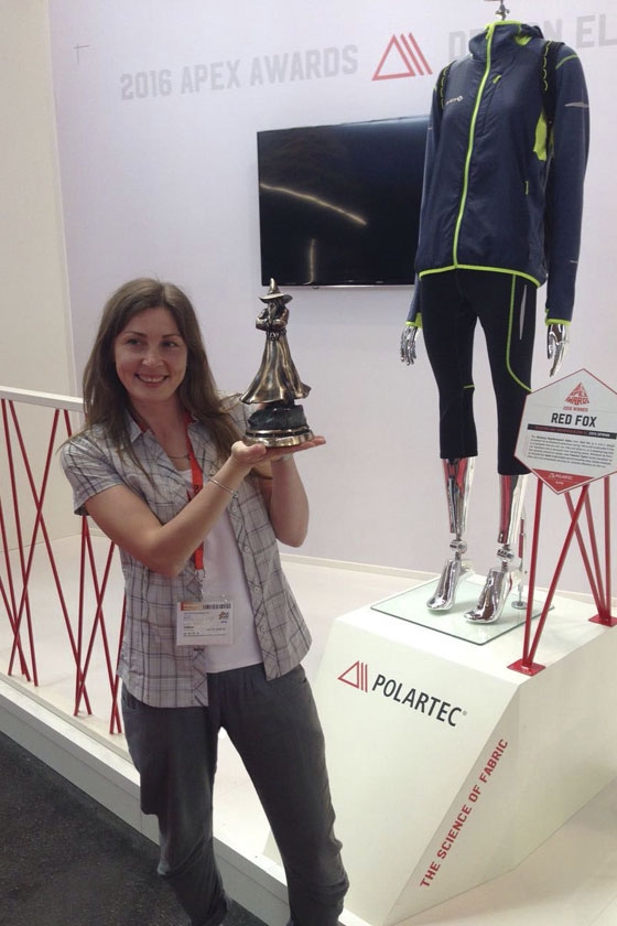 Памятная статуэтка волшебника Молдена от компании Polartec в руках победителя Памятная статуэтка волшебника Молдена от компании Polartec в руках победителя