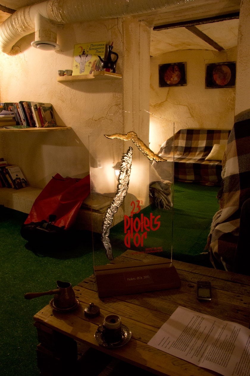 «Статуэтка» — внушительных размеров приз, для транспортировки которого в кафе потребовался специальный рюкзак «Статуэтка» — внушительных размеров приз, для транспортировки которого в кафе потребовался специальный рюкзак