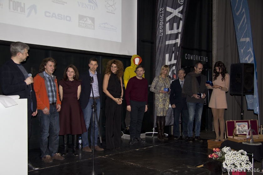 Восходители на Эверест 2016: Владислав Мороз, Мария Гордон, Роман Реутов, Ирена Харазова, Игорь Демьяненко, Людмила Коробешко. Почетные знаки «8848» вручают Валдис Пельш, Александр Абрамов, Иван Душарин и Евгения Полякова Восходители на Эверест 2016: Владислав Мороз, Мария Гордон, Роман Реутов, Ирена Харазова, Игорь Демьяненко, Людмила Коробешко. Почетные знаки «8848» вручают Валдис Пельш, Александр Абрамов, Иван Душарин и Евгения Полякова